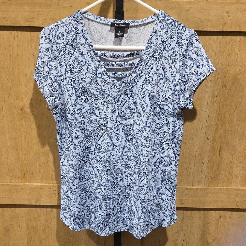 (J42) Nue Options Blue and White Paisley Blouse